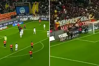Kayserispor-Galatasaray Maçında Taraftarlar Sahaya Daldı!