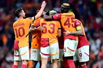 Galatasaray'da Cuesta ve Mertens'in Yolu Ayrılıyor