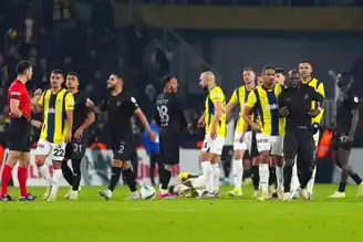 Aboubakar'ın Pozisyonu Tartışılıyor: Ünlü Yorumcular Kırmızı Kart İstedi!