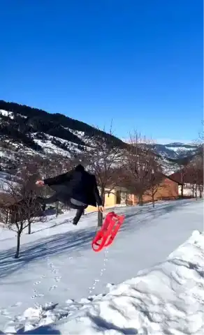 Şavşat'ta Kar Keyfi: Havada Uçan Kızak!
