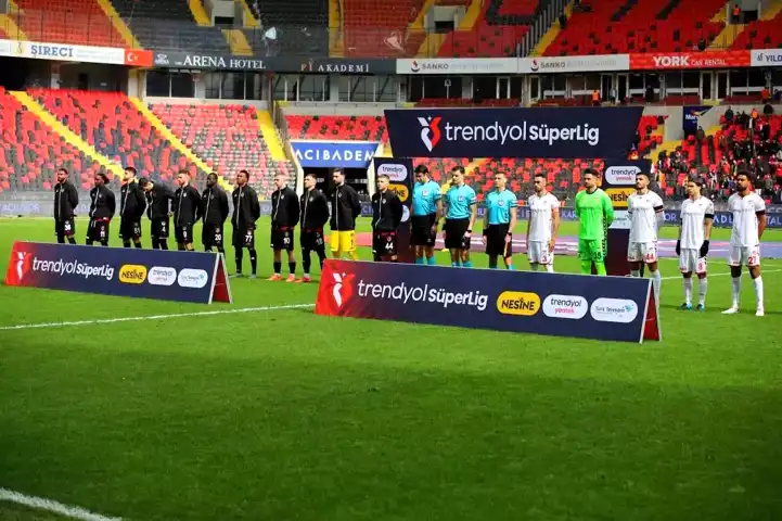 Gaziantep FK - Sivasspor Maçı Başladı!