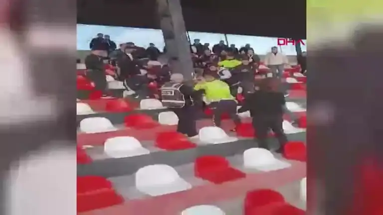 Amatör Lig Maçında Taraftarlar Arasındaki Gerginlik