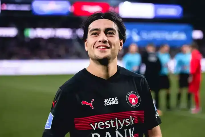 Midtjylland'lı Aral Şimşir: Ailem Fenerbahçe'yi Desteklerse Bozuşuruz!
