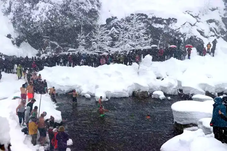 Rize'de Buz Gibi Su Şenliği!