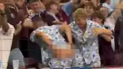 Aston Villa Taraftarından Gol Sevinciyle Pantolon Sıytma Olayı