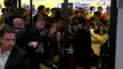 Fenerbahçe turu geçti, saha karıştı: Tünelde gerginlik çıktı