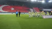 Fenerbahçe Taraftarından Kerem Aktürkoğlu'na Tepki: Yuhalamalar ve Alkışlar Bir Arada