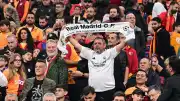 Galatasaray Tribünlerinde Real Madrid Taraftarı Dikkat Çekti