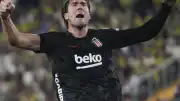Vlahovic'in Sol Kolundaki Gizem: Neden Uzun Kollu Giyiyor?