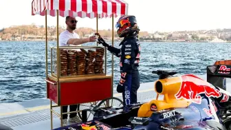 Formula 1 Aracı İstanbul Park'ta Pistte Tur Attı