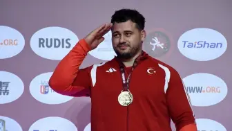 Rıza Kayaalp Tarihe Geçti: 13. Avrupa Şampiyonluğunu Kazandı