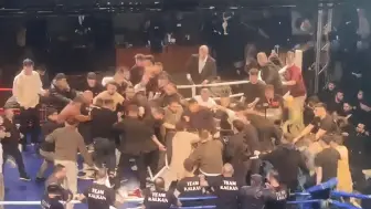 Türk ve Rus boksörlerin maçında ring kavgaya dönüştü