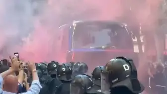 Barcelona Taraftarları Kendi Otobüslerini Taşladı