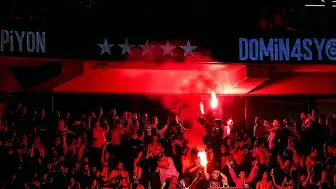 Galatasaray Şampiyonluğunu Taraftarıyla Kutladı