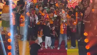 Galatasaray, Trendyol Süper Lig Şampiyonluk Kupasını Kaldırdı