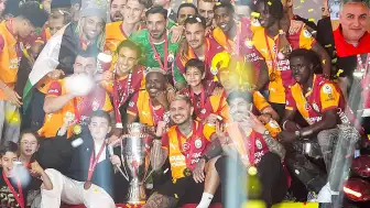 Galatasaray'a Şampiyonluk Kupası Törenle Verildi