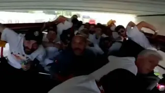 Galatasaraylı Futbolcular Otobüs Üzerinde Tehlike Atlattı