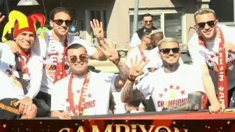 Galatasaraylı Futbolculardan Icardi'ye Veda Pankartı