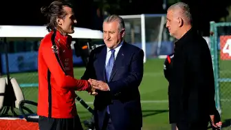 Gençlik ve Spor Bakanı Osman Aşkın Bak'tan A Milli Futbol Takımı'na Ziyaret