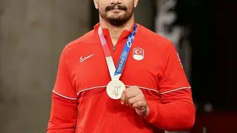 Şampiyon Güreşçiler 16. Emiralem Çilek Festivali'nde Jüri Üyesi Olacak