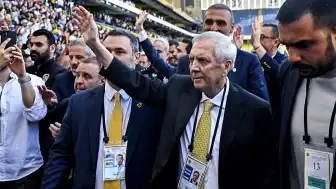 Fenerbahçe Olağanüstü Seçimli Genel Kurulu'nda Oy Sayımı Sonrası Aziz Yıldırım Destekçilerinden Kutlama