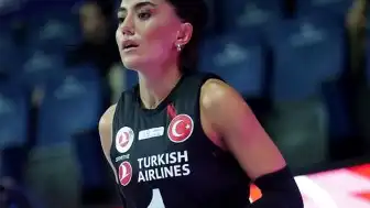 Milli Voleybolcu Melis Yılmaz'ın Kariyeri ve Başarıları