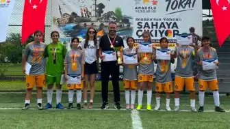 Anadolu Yıldızlar Ligi Türkiye Şampiyonası'nda Erzincan Kız Futbol Takımı Zirveye Yerleşti