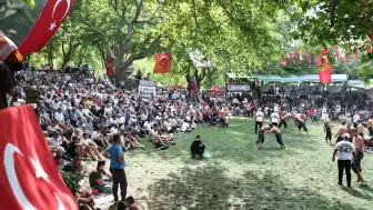Kavaklıdere Belediye Başkanı Mehmet Demir: "Ata sporu heyecanının Kavaklıdere'de yaşandığını belirten Demir, bu sporun yaşatılmasına katkı sağlayan tüm pehlivanlara, emeği geçenlere ve güreşseverlere teşekkür etti"