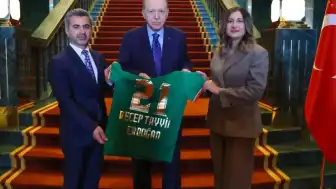 Cumhurbaşkanı Erdoğan, Amedspor Yöneticilerini Külliye'de Ağırladı; Bakanlar Maçı İzleyecek