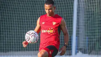 Göztepe'de Juan ve Dennis'in Transfer Durumu Belirsizliğini Koruyor