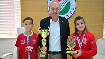 Kepez'in Şampiyon Sporcuları Başkan Mesut Kocagöz'ü Ziyaret Etti