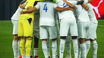 Marsilya'da Beşiktaş Maçı Öncesi Kadro Krizi ve Eski Kaleciden Tepki