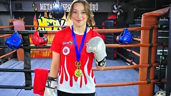 Milli Sporcu Cemile Aykoç, Muay Thai Dünya Şampiyonu Oldu