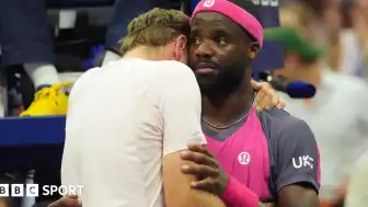 US Open'da Frances Tiafoe'dan Muazzam Geri Dönüş: İki Set ve Servis Kırdıktan Sonra Yarı Finale Yükseldi