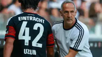 Adi Hütter'den Can Uzun'a Eleştiri: 'En Büyük Düşmanı Olabilir'