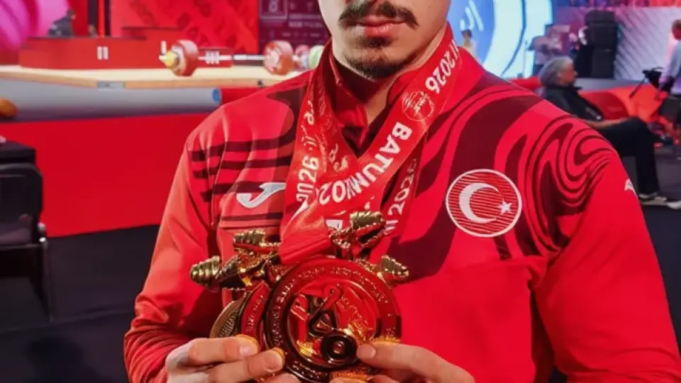 Milli Halterci Yusuf Fehmi Genç'ten Tarihi Başarı: 2 Altın Madalya Kazandı