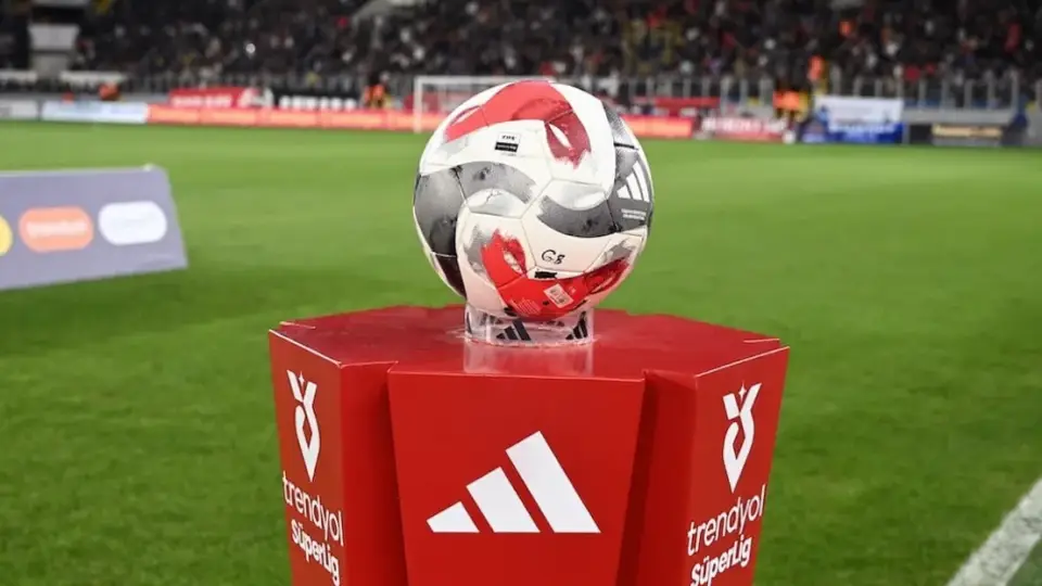 Süper Lig'de 32. Hafta Maç Programı Açıklandı: Üç Büyükler Aynı Saatte Sahada