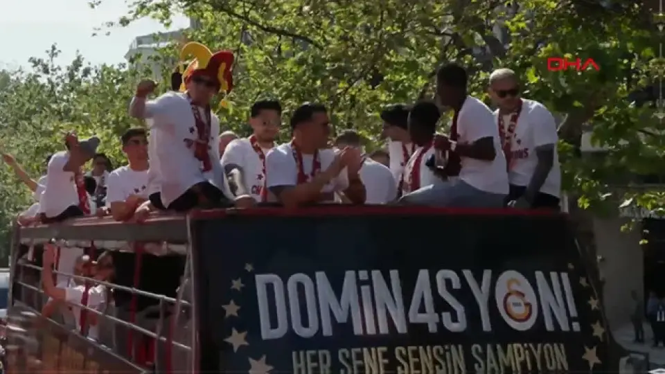 Galatasaray, 26. Şampiyonluğunu Açık Otobüs Turuyla Kutluyor