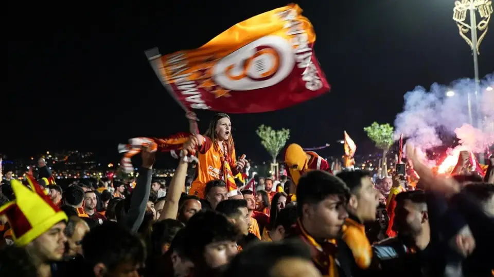 Galatasaray, Trendyol Süper Lig'de 26. Şampiyonluğunu Taraftarlarla Kutladı