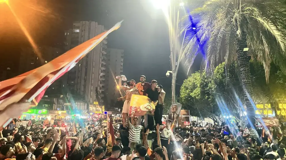 Galatasaray'ın Şampiyonluğu Adana'da Coşkuyla Kutlandı
