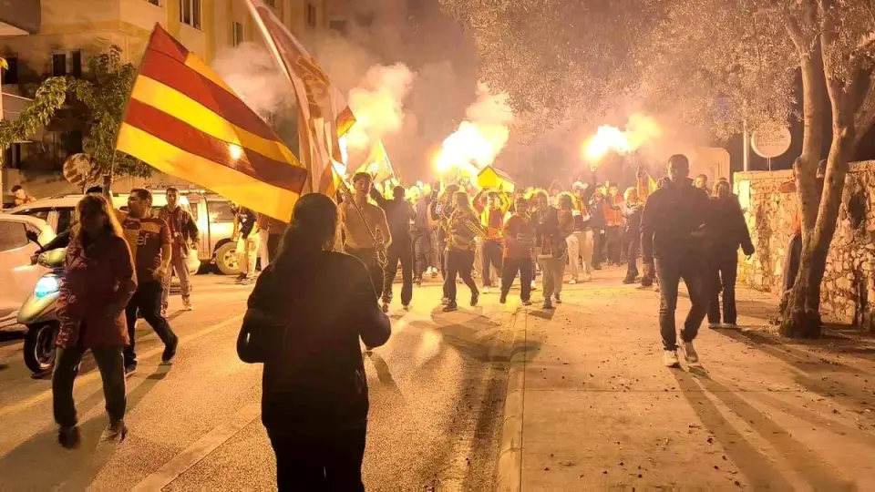 Galatasaraylı taraftarlar şampiyonluğu kutladı