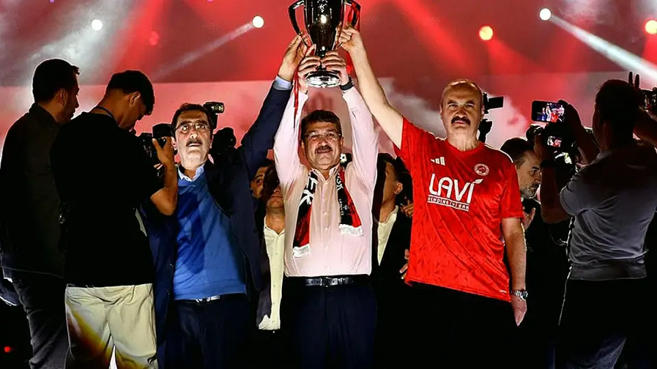 Batman Petrolspor'un Süper Lig'e Yükselişi Kutlandı
