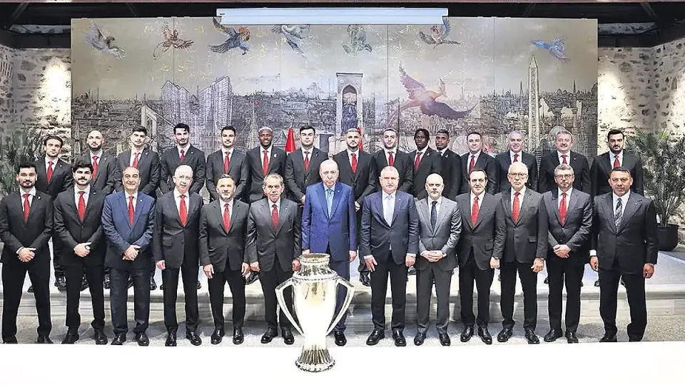 Cumhurbaşkanı Erdoğan, Galatasaray Teknik Heyetini ve Oyuncularını Kabul Etti