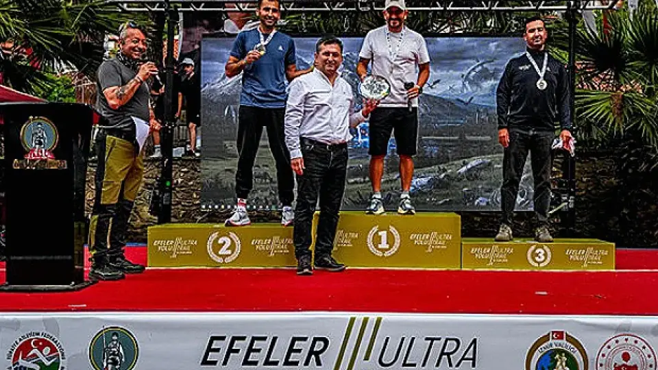 Efeler Yolu Ultra Trail'de Dereceye Giren Sporculara Madalyaları Verildi