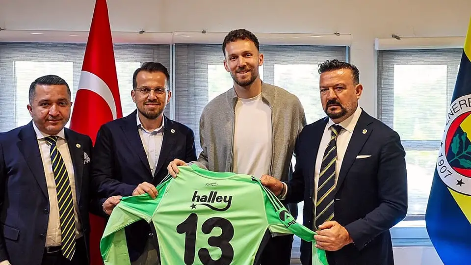Fenerbahçe'de Tarık Çetin'in sözleşmesi 2029'a kadar uzatıldı