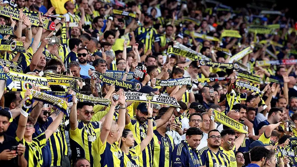 Fenerbahçe'den Kadın ve Çocuk Taraftarlara Ücretsiz Bilet İmkanı
