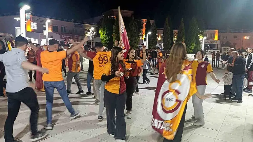 Galatasaray'ın 26. Şampiyonluğu Selendi'de Coşkuyla Kutlandı