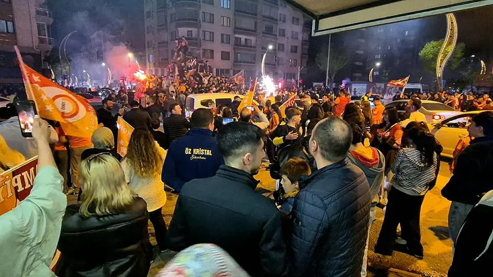 Galatasaray'ın Şampiyonluğu Afyonkarahisar'da Coşkuyla Kutlandı