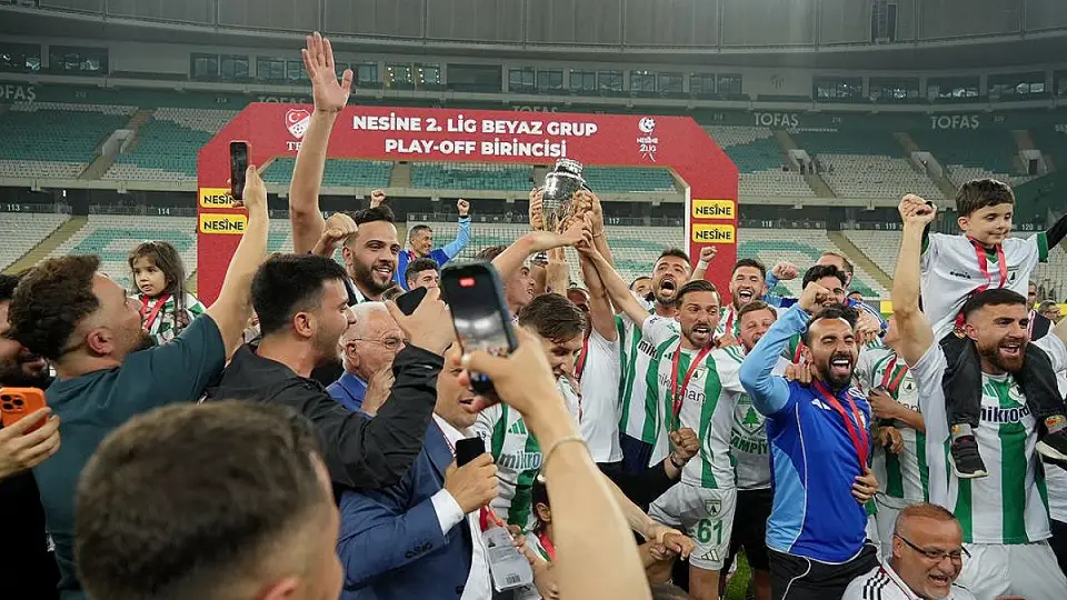 Muğlaspor, penaltılarla 1. Lig'e yükseldi