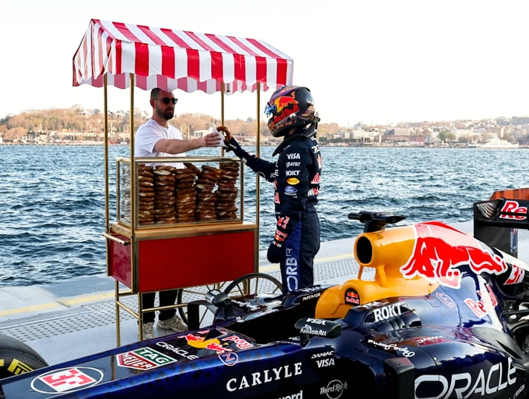 Formula 1 Aracı İstanbul Park'ta Pistte Tur Attı
